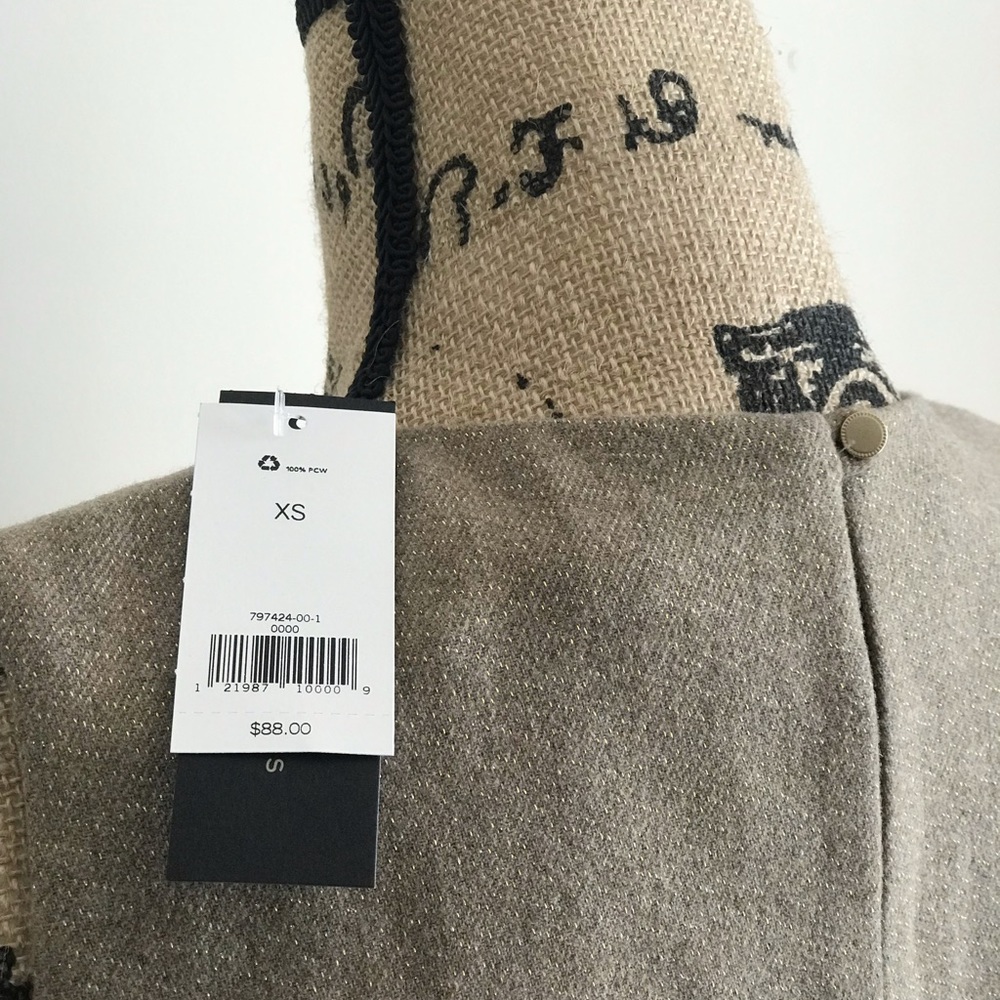 Banana Republic Ruffle Top - Picture 6 of 7